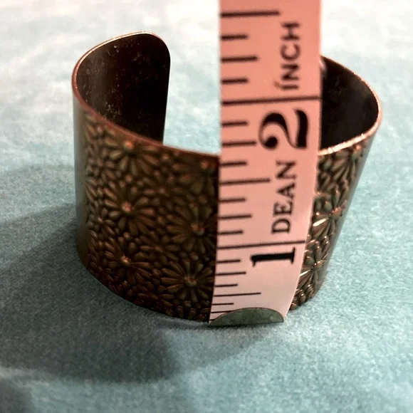 🌻HP🌻 3/$21 ⚡️ Brass Cuff Bracelet with Stamped Flowers - Picture 11 of 11